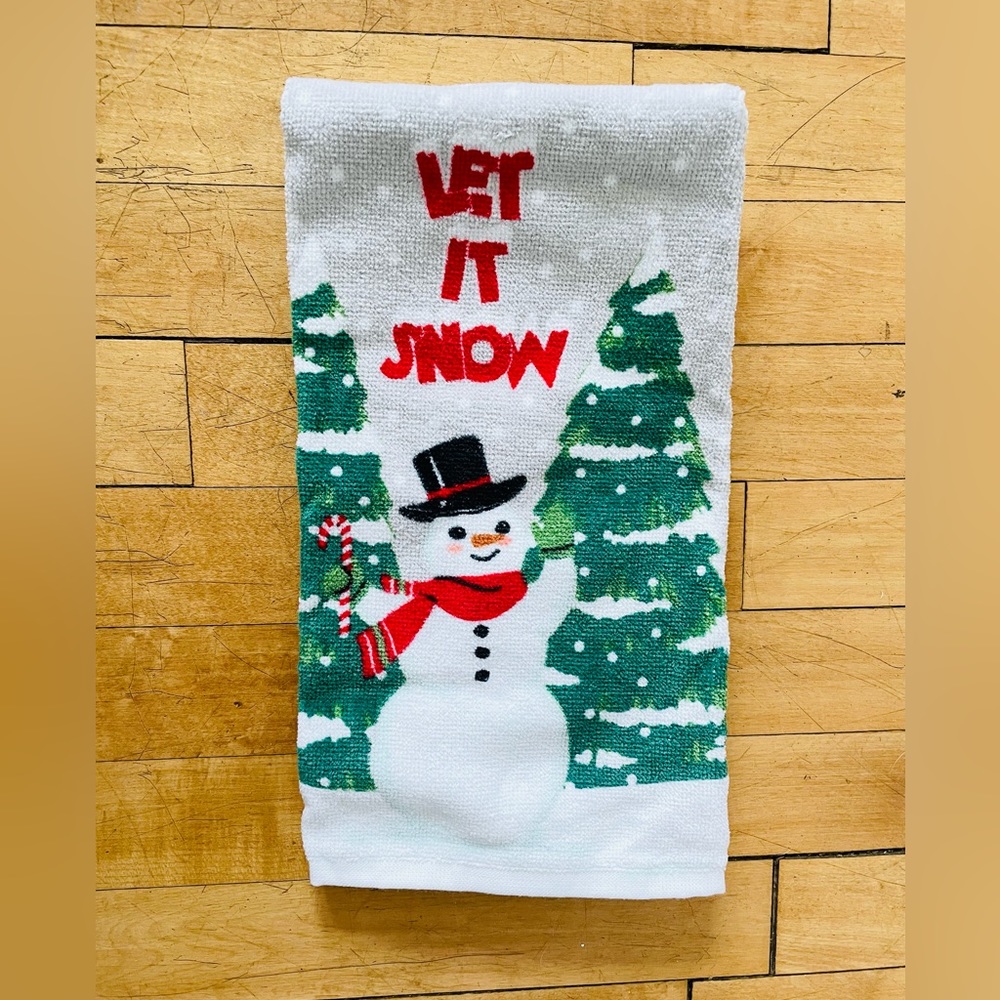 NWOT St. Nicholas Square Let It Snow Snowman Kitchen Towel